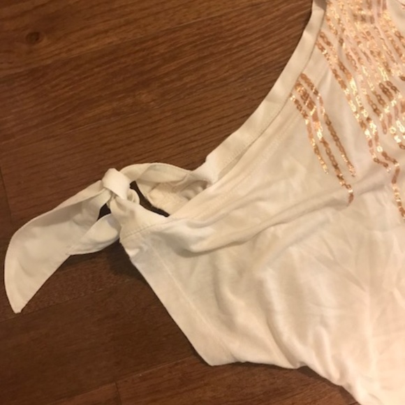 soft sleeve-cutout shirt - Picture 3 of 4